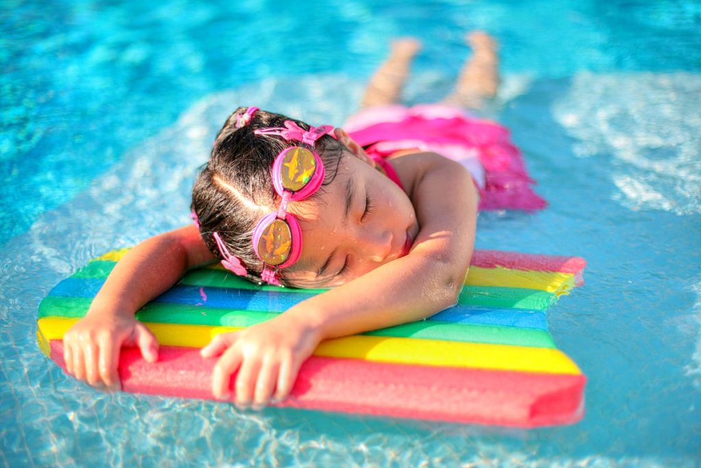 girl-on-swimming-board